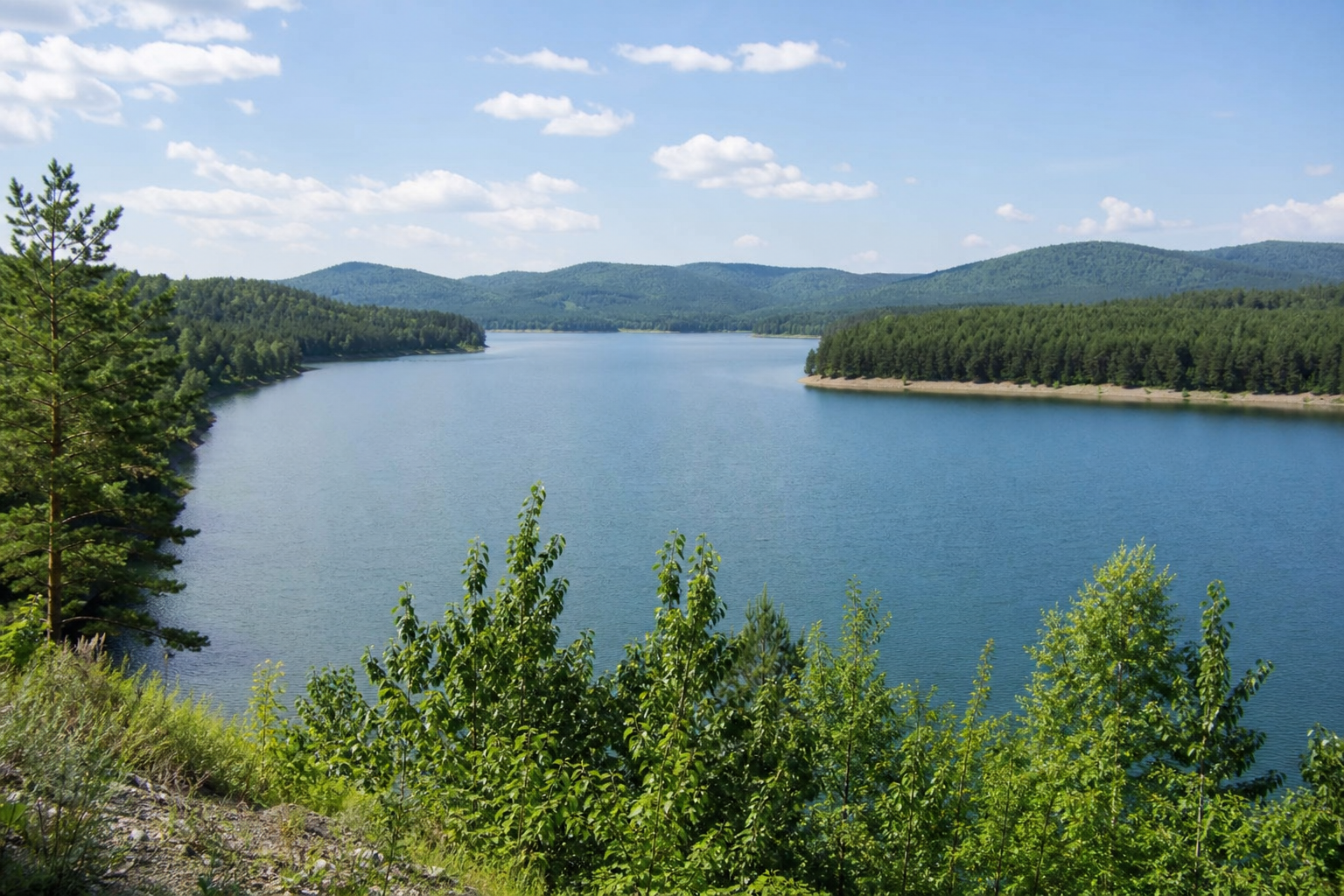 Нугушское водохранилище летом