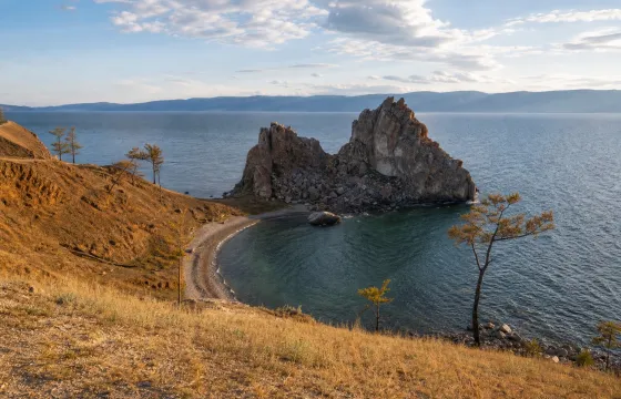 Мыс Бурхан и скала Шаманка на острове Ольхон