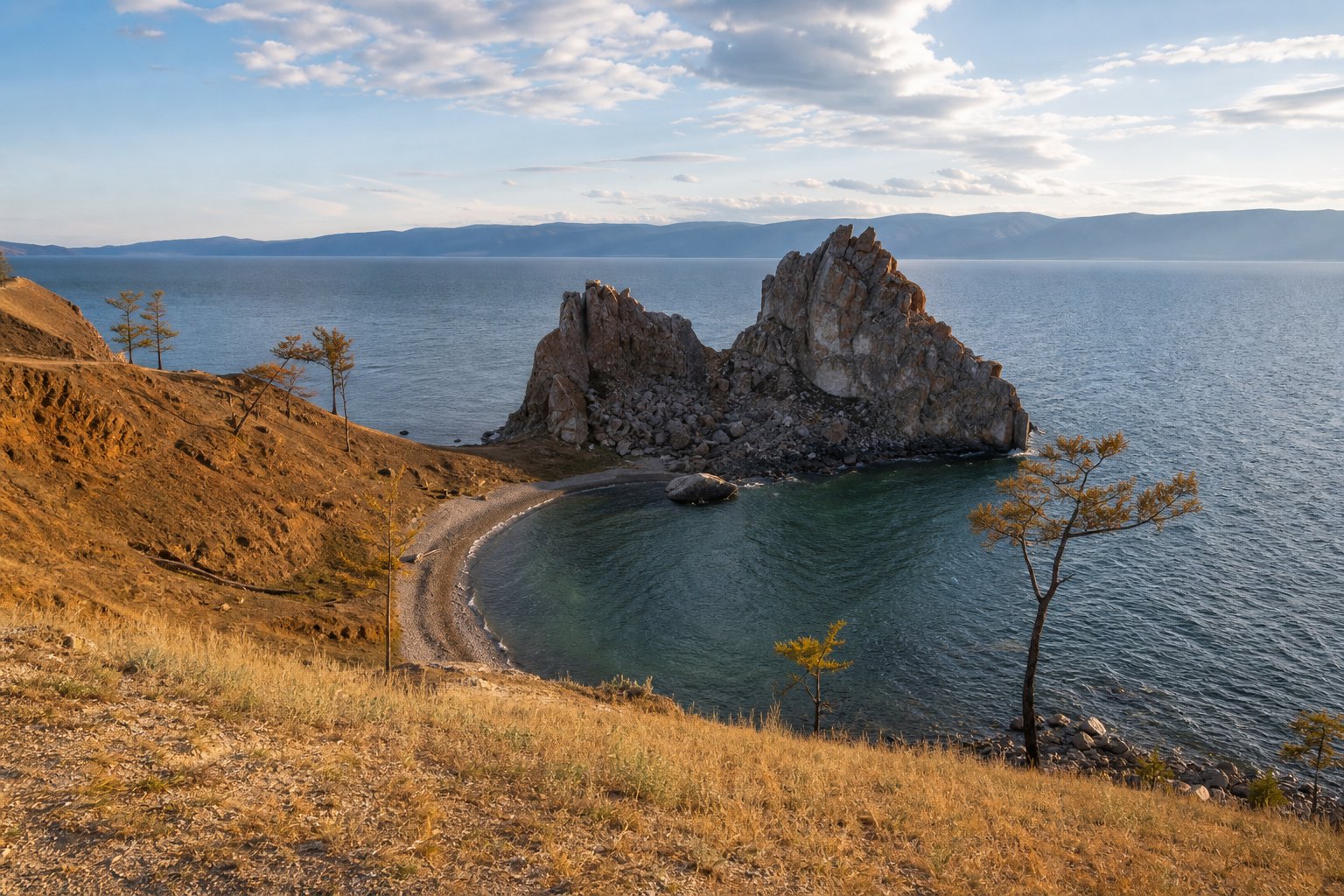 Мыс Бурхан и скала Шаманка на острове Ольхон