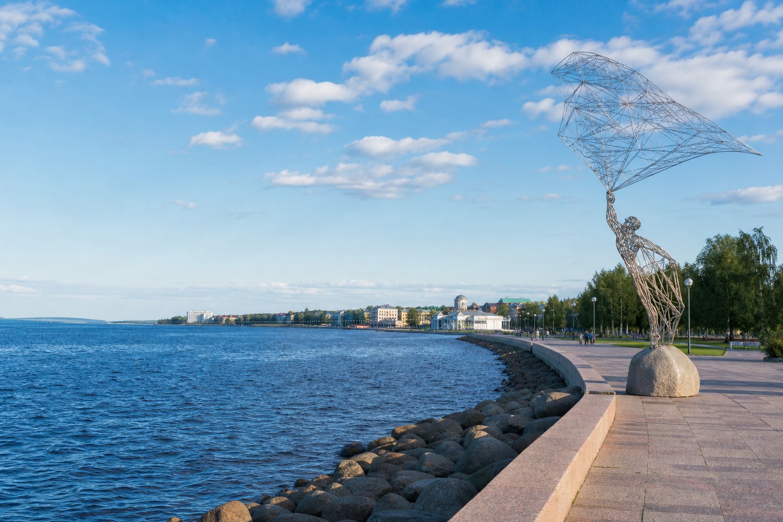 Петрозаводская набережная и Онежское озеро