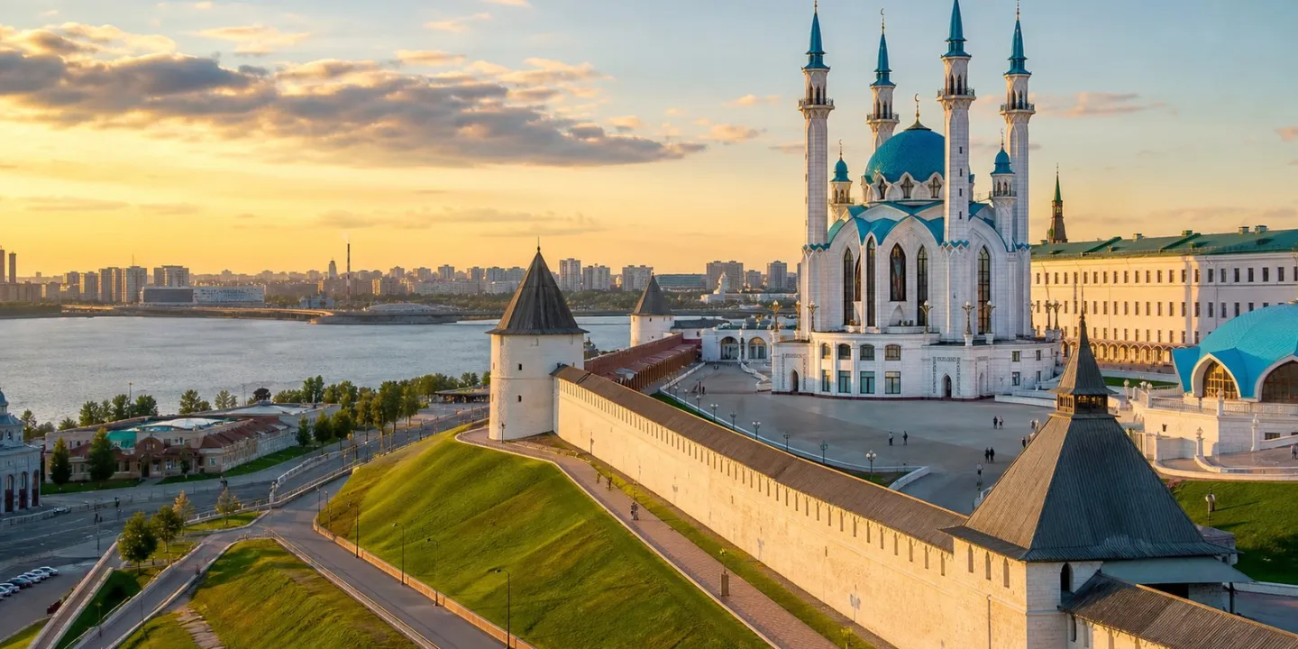 Казанский кремль и мечеть Кул-Шариф на закате