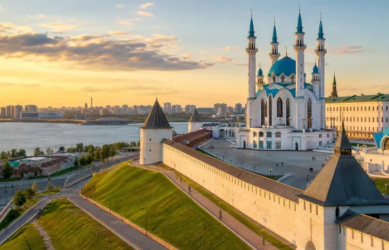 Казанский кремль и мечеть Кул-Шариф на закате