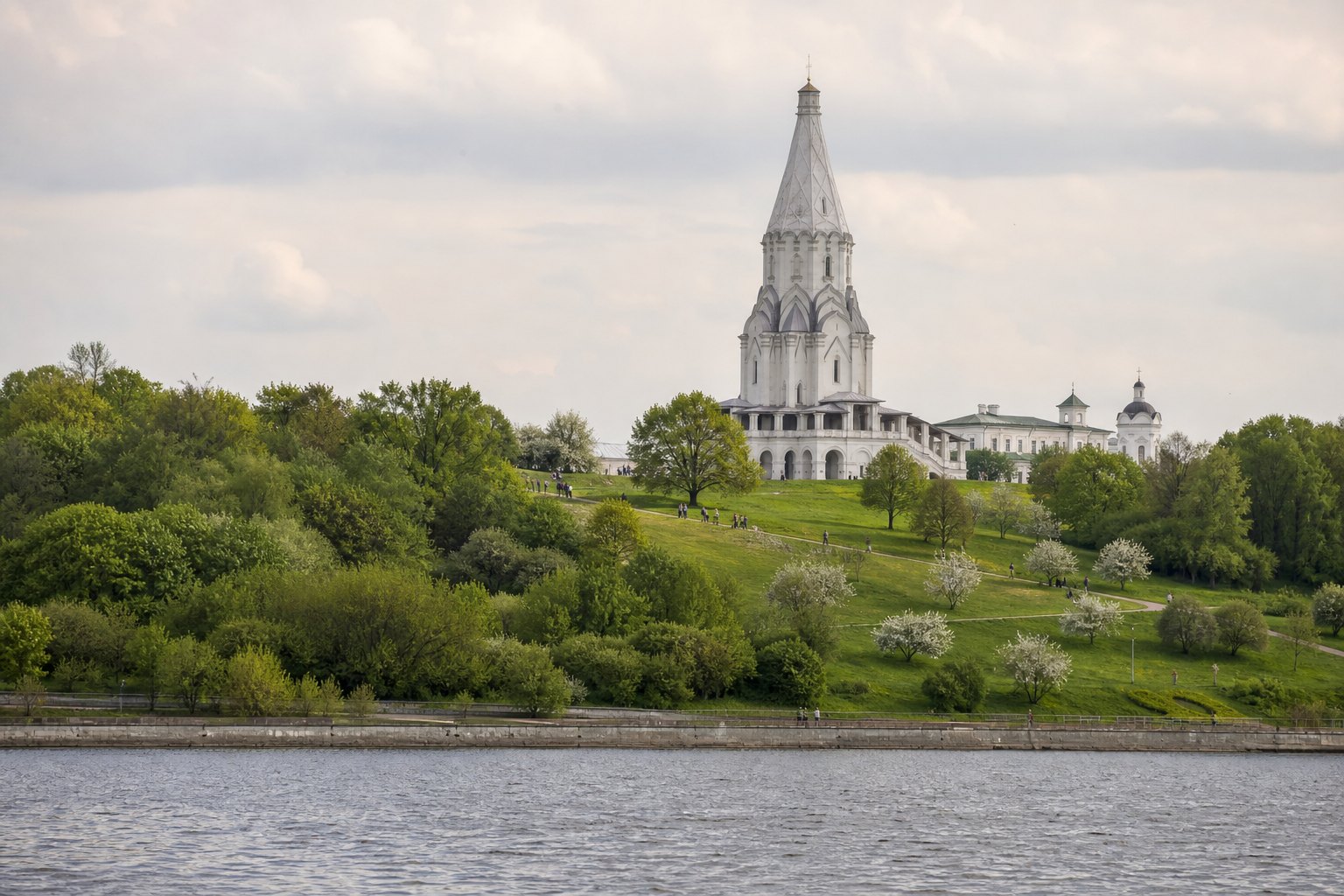 9. Экскурсия в Коломенское: старая Москва над рекой