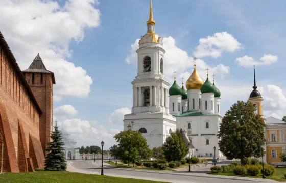 Соборная площадь и кремлевские стены в Коломне