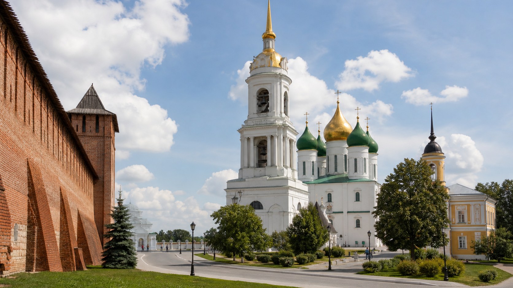 Соборная площадь и кремлевские стены в Коломне