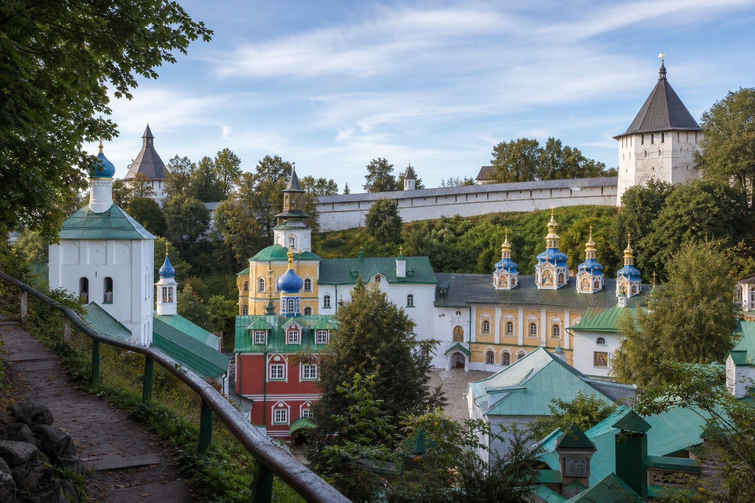 Псково-Печерский монастырь в Печорах