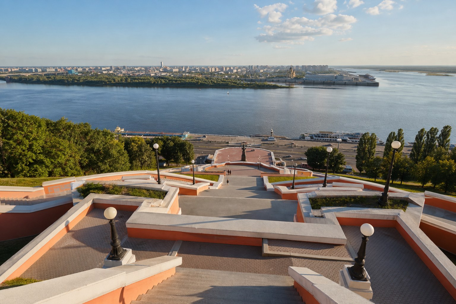 Чкаловская лестница и Волга в Нижнем Новгороде