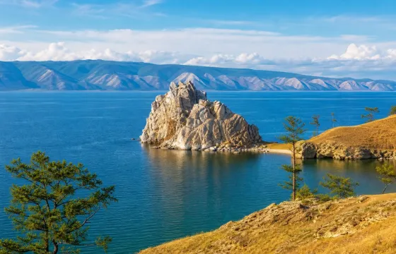 мыс Бурхан и скала Шаманка на Ольхоне у Байкала