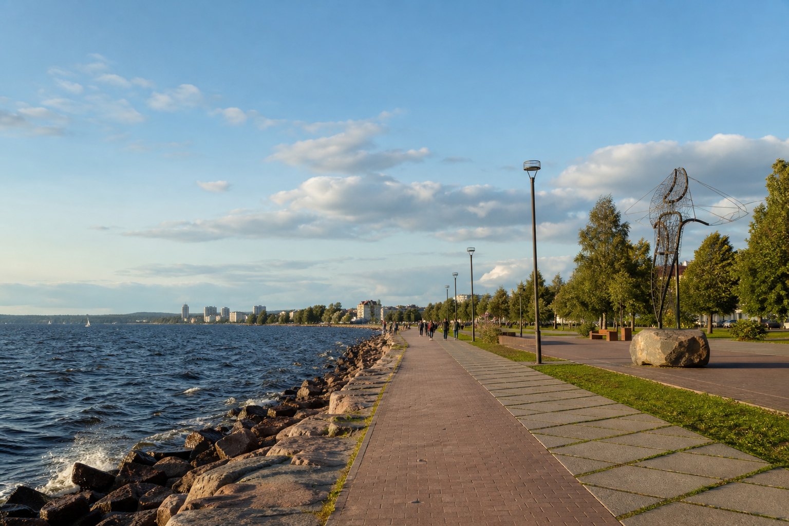Петрозаводск и Онежская набережная в поездке по Карелии