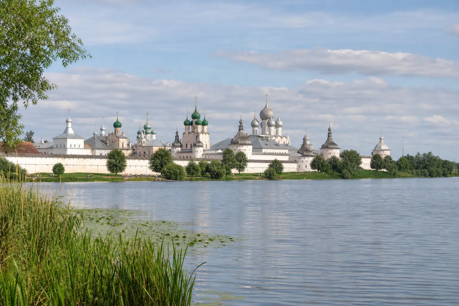 Ростовский кремль над озером Неро