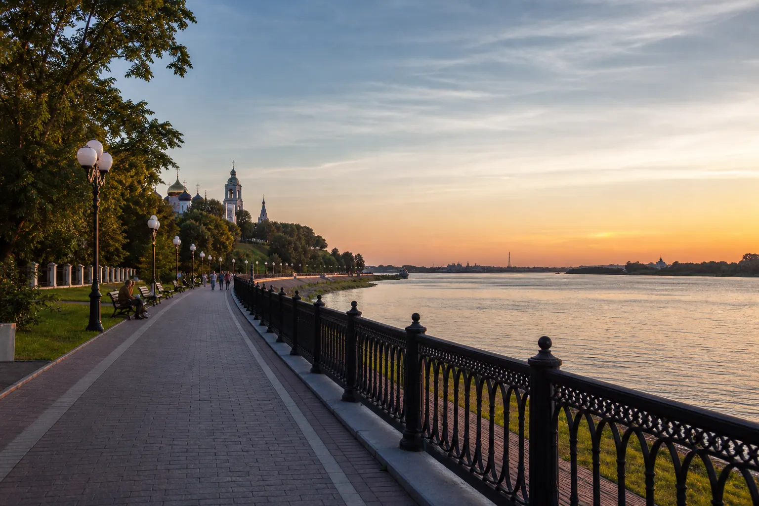Вечерняя набережная Ярославля