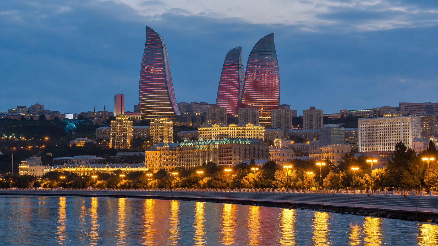 Пламенные башни вечером в маршруте на выходные в Баку.