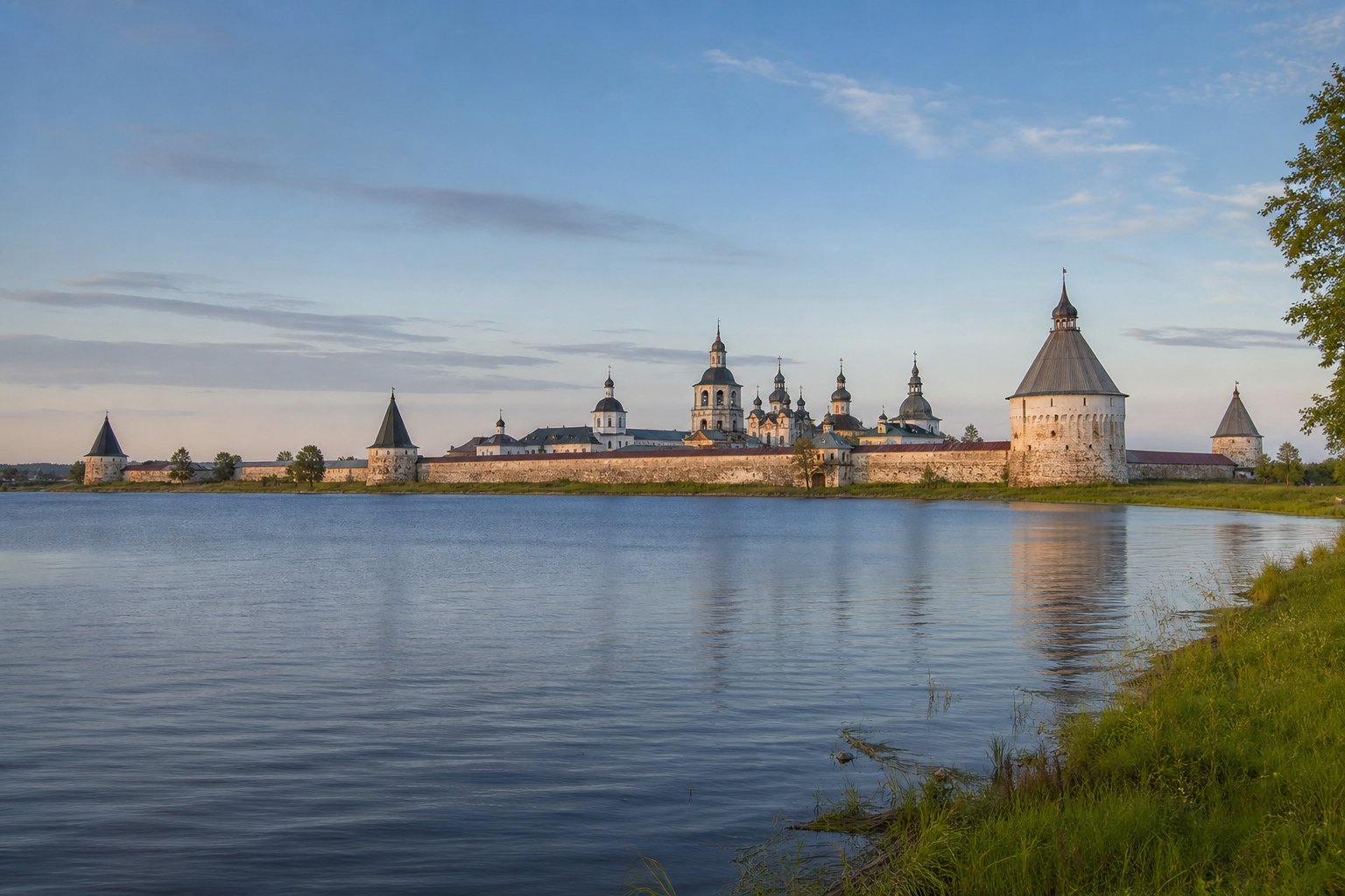 Кирилло-Белозерский монастырь и Сиверское озеро в Кириллове