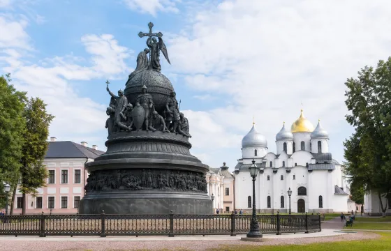 Памятник «Тысячелетие России» в маршруте на выходные: Великий Новгород.